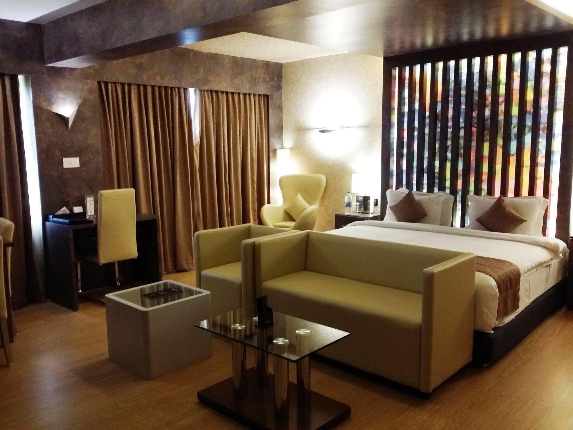 Hotel Oxina Lygon Tiruchirappalli 外观 照片