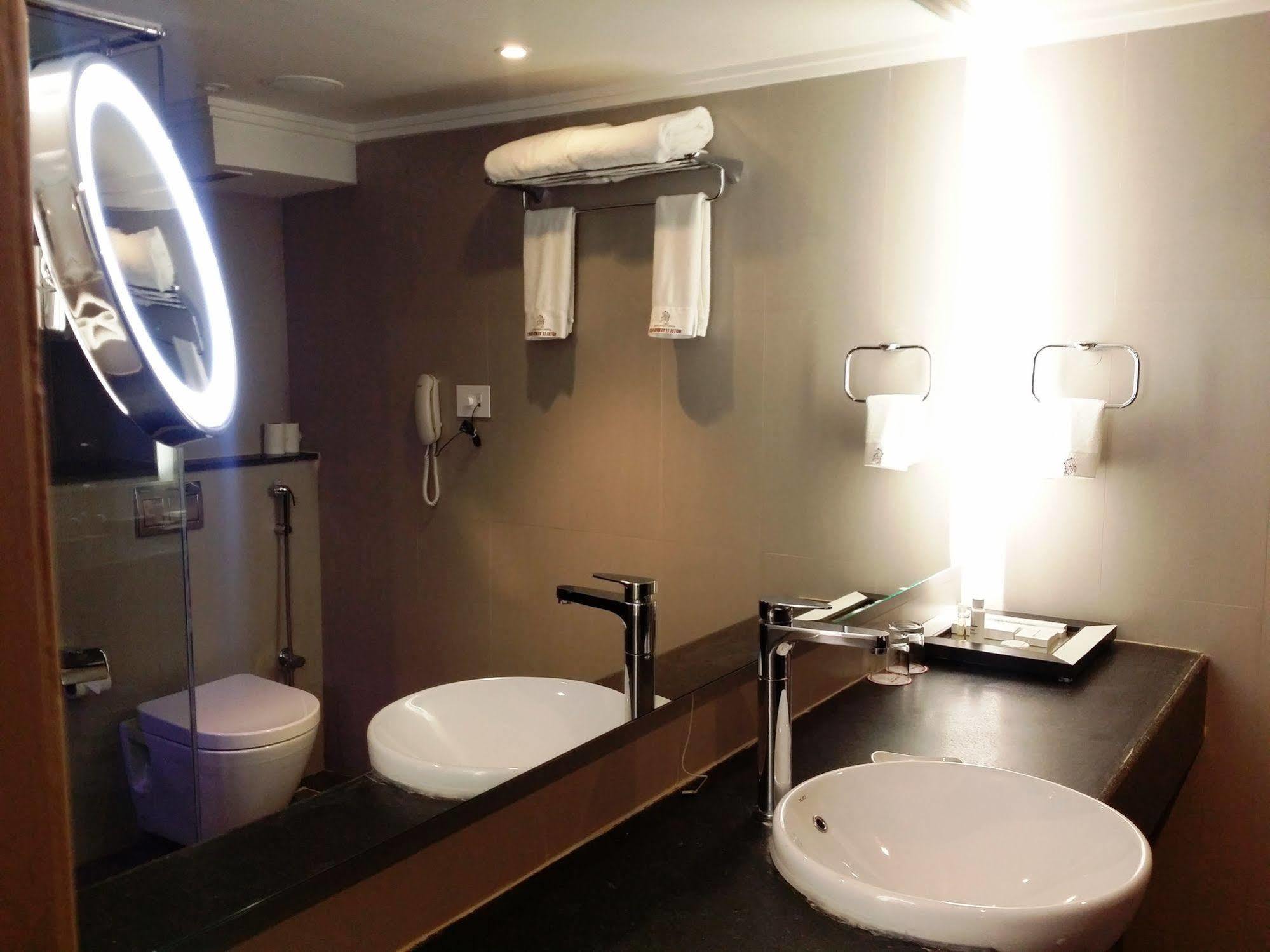 Hotel Oxina Lygon Tiruchirappalli 外观 照片